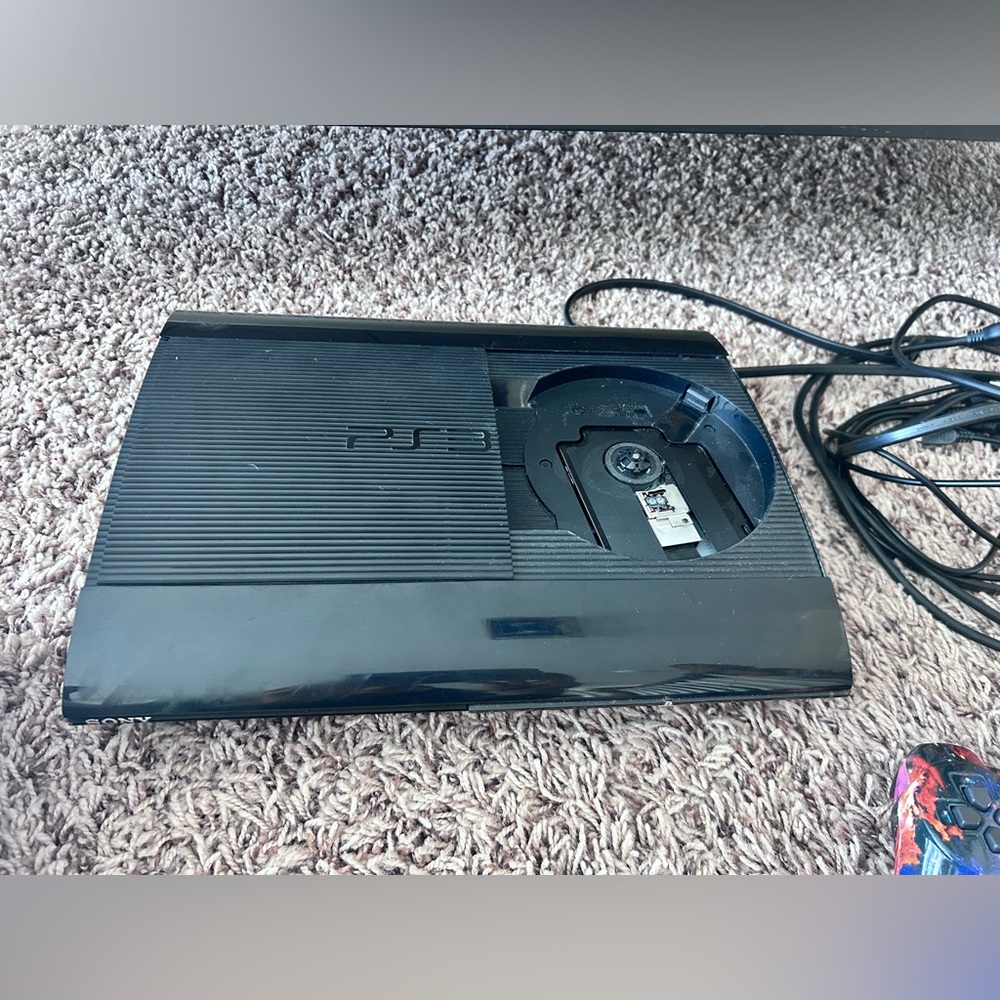 Sony PlayStation 3 PS3 with 6 games & 3 controllers - Picture 5 of 6